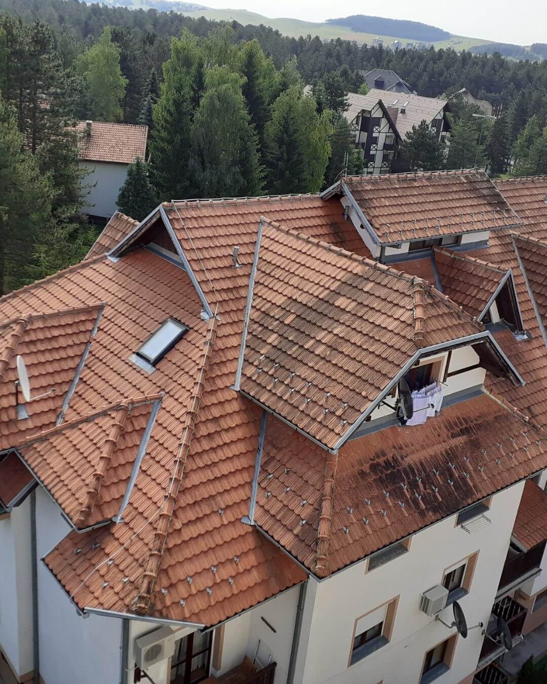 Stari trošni krov pre sanacije